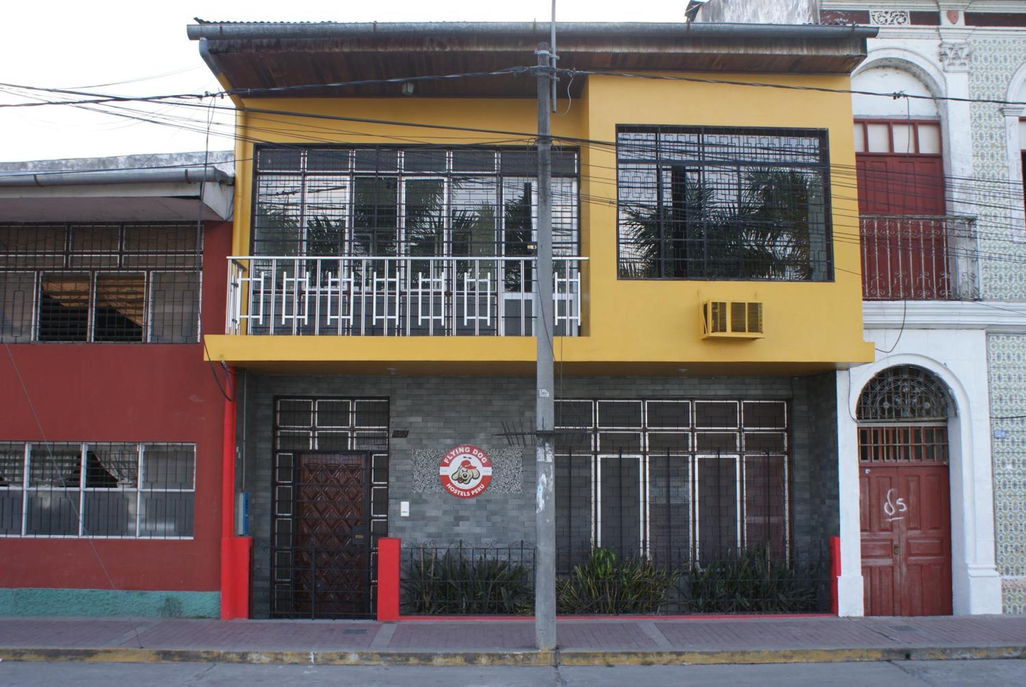Flying Dog Hostel Iquitos Exteriör bild