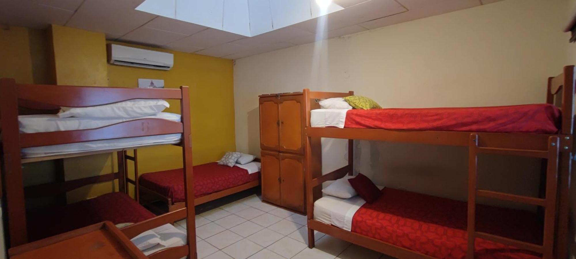 Flying Dog Hostel Iquitos Exteriör bild