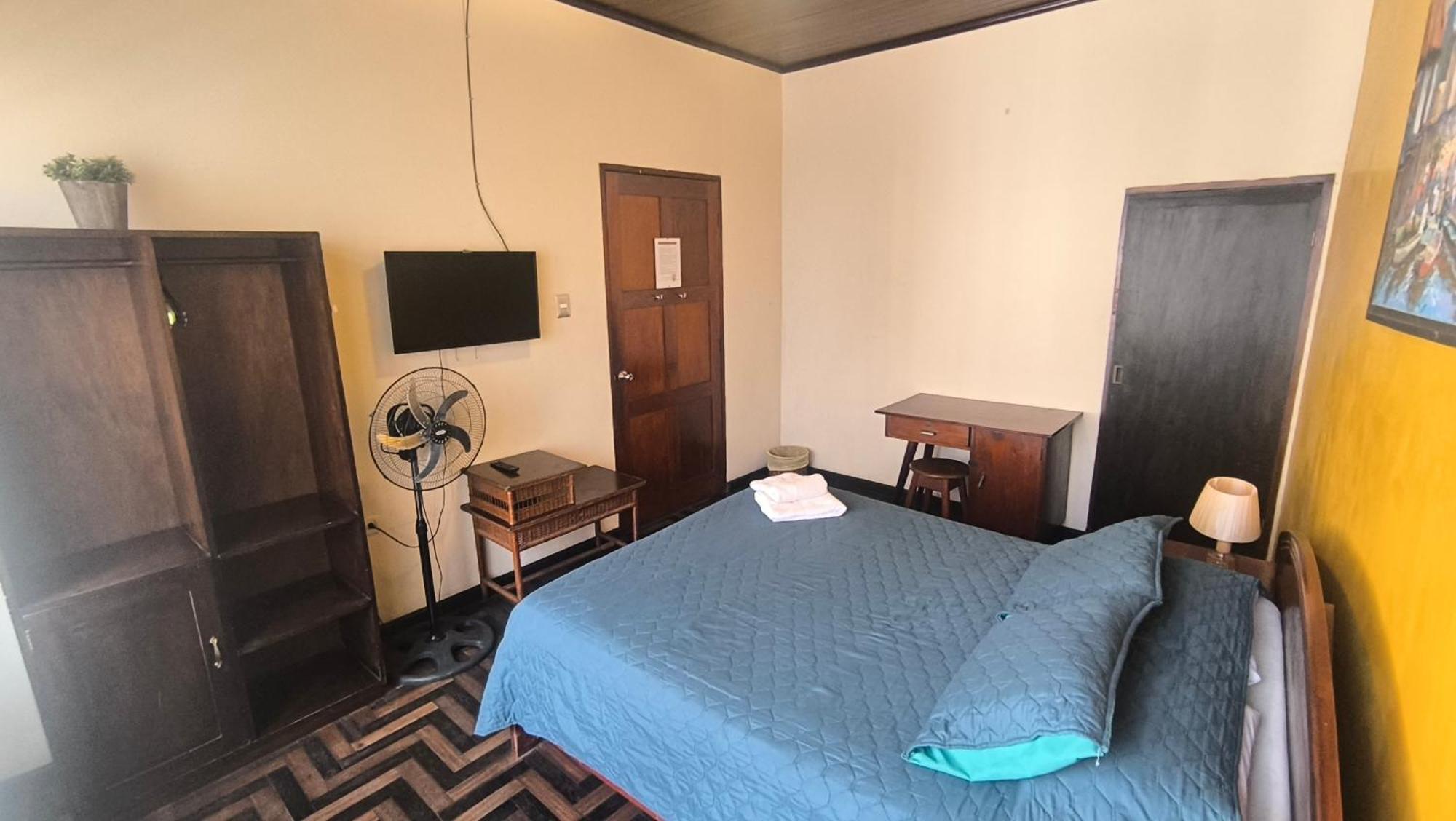 Flying Dog Hostel Iquitos Exteriör bild