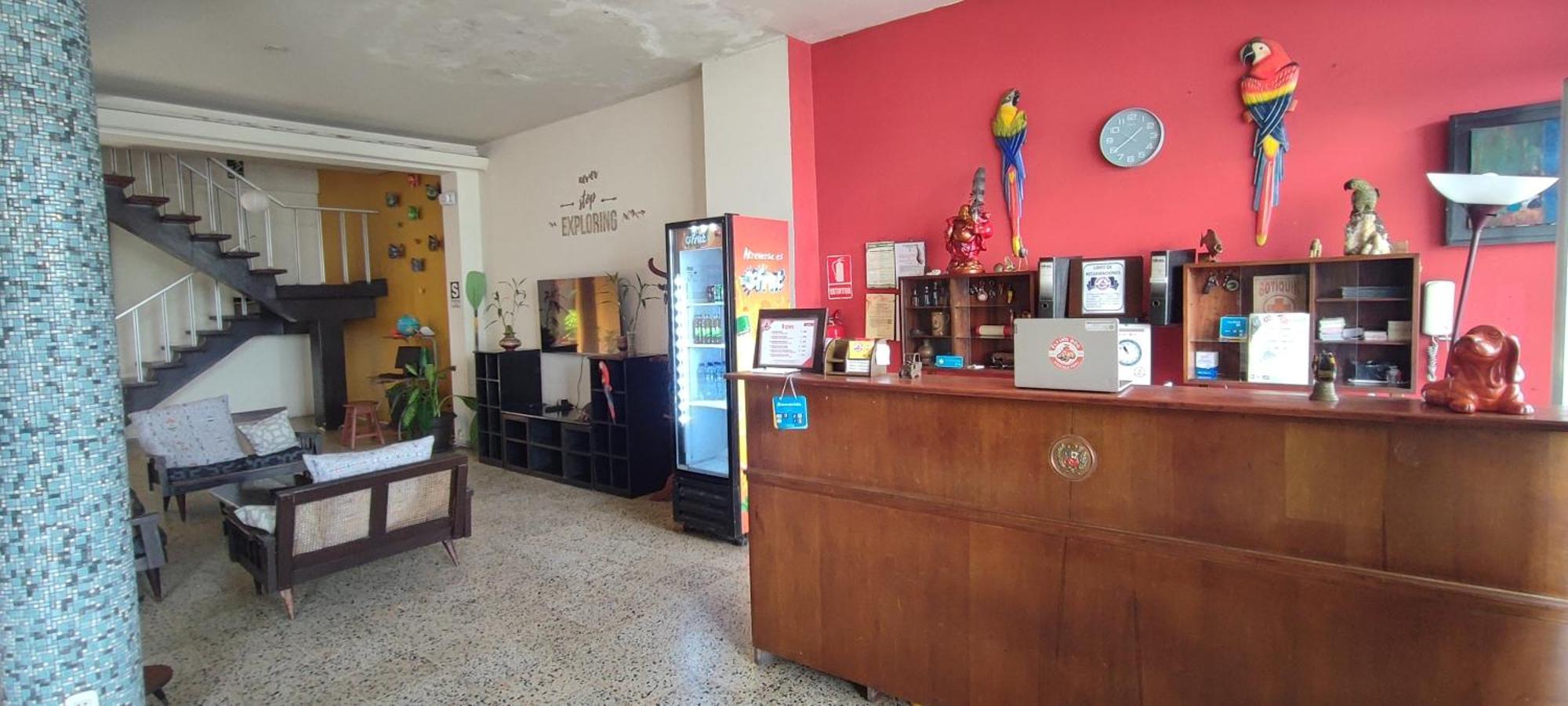 Flying Dog Hostel Iquitos Exteriör bild