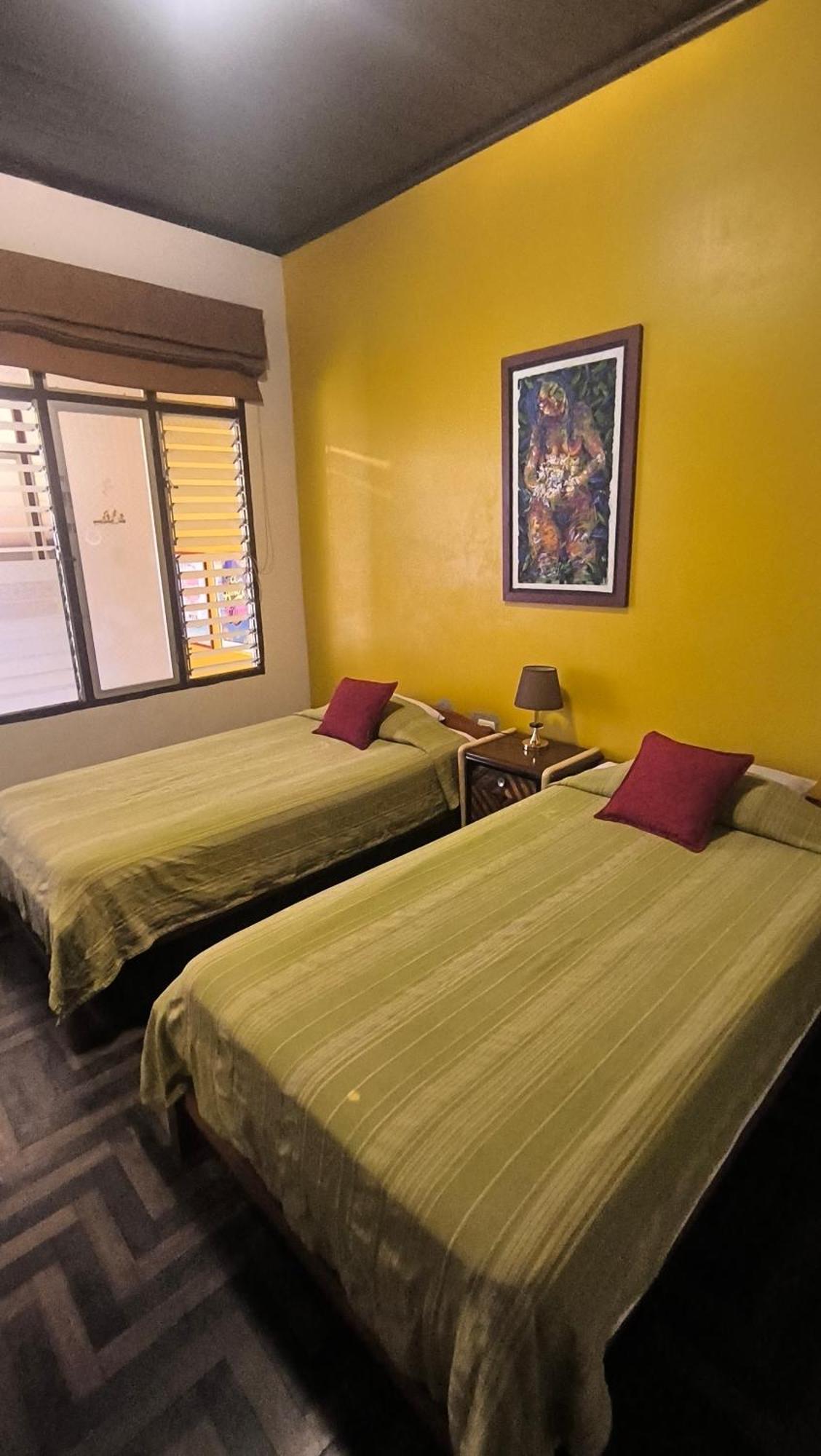 Flying Dog Hostel Iquitos Exteriör bild