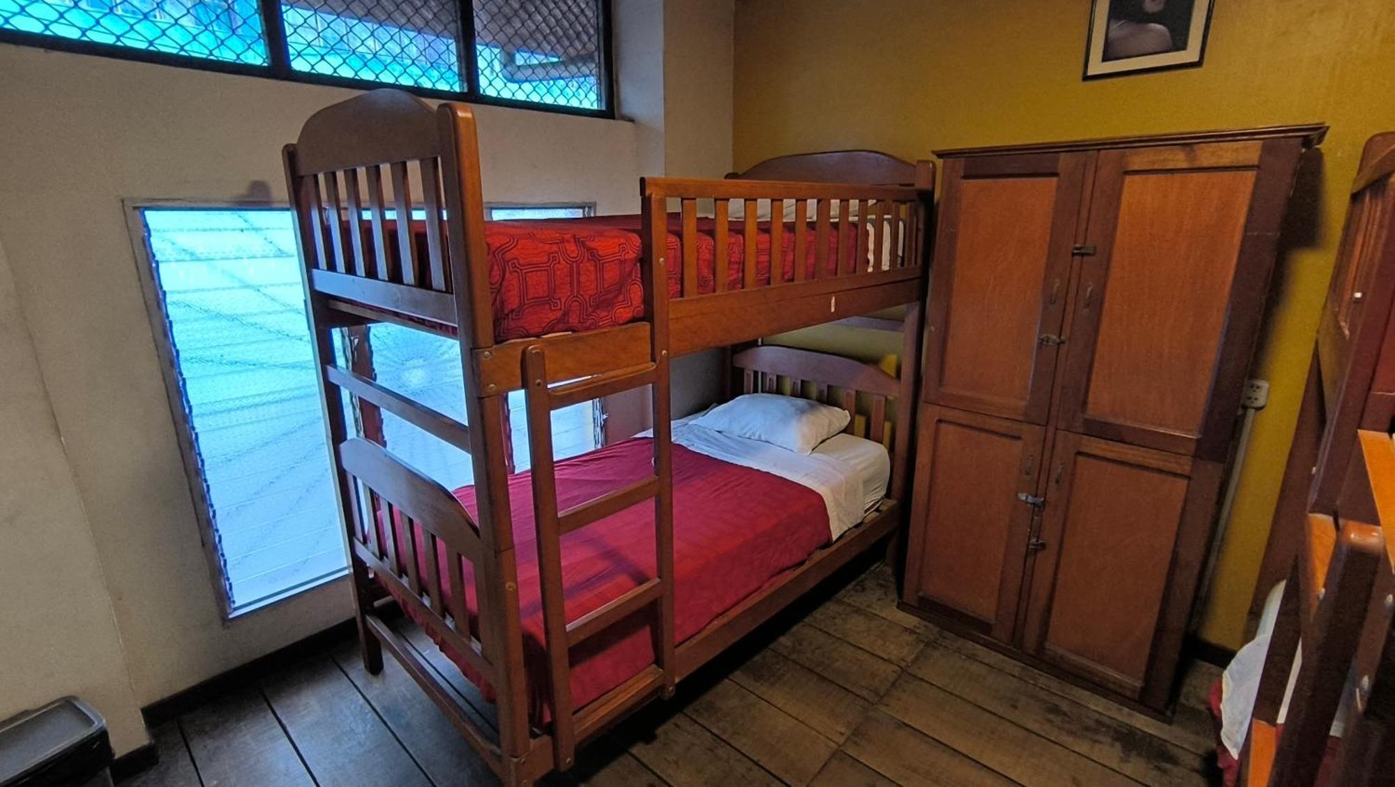 Flying Dog Hostel Iquitos Exteriör bild